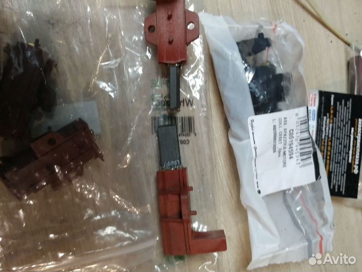 Щётки в корпусе. Амортизаторы для стиральной машин