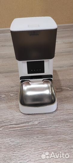 Автоматическая кормушка для кошек и собак