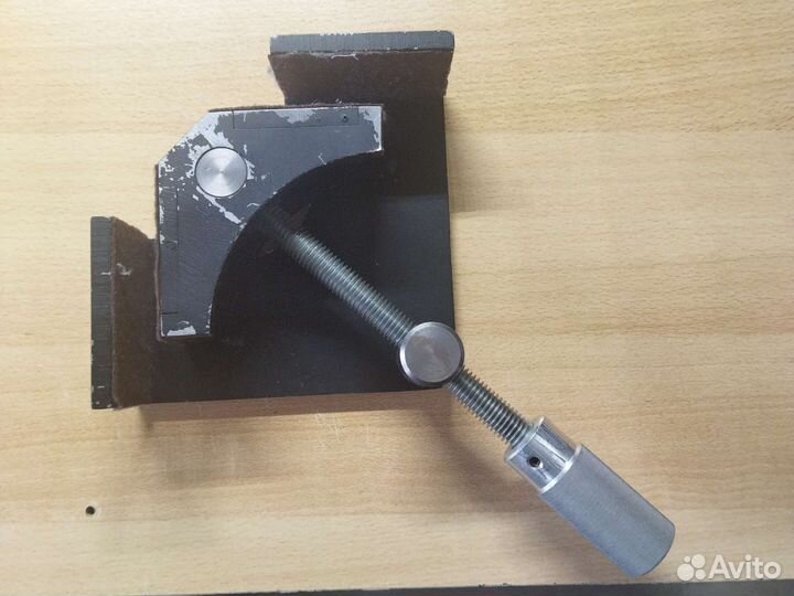 Приспособление для удержания заготовок 90 градусов