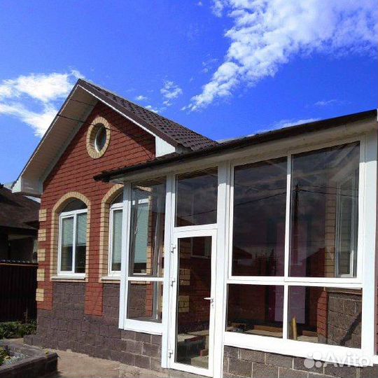 Входная дверь в коттедж