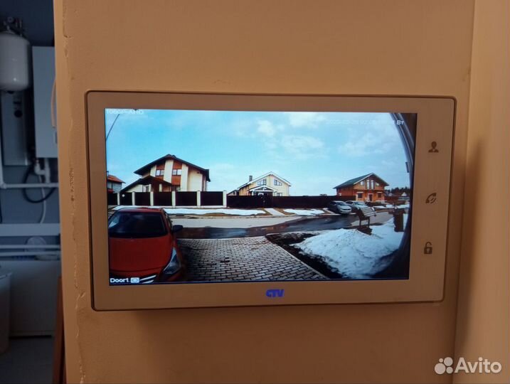 Установка видеодомофонов и замков. Мастер