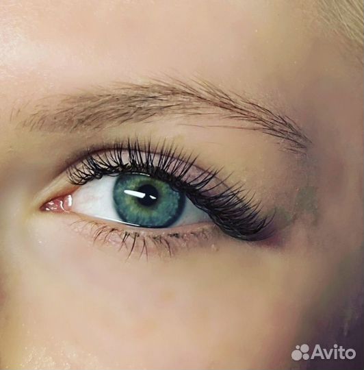 Наращивание ресниц на кресле облаке