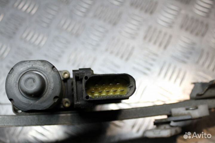 Стеклоподъемник Mercedes-Benz E-класс