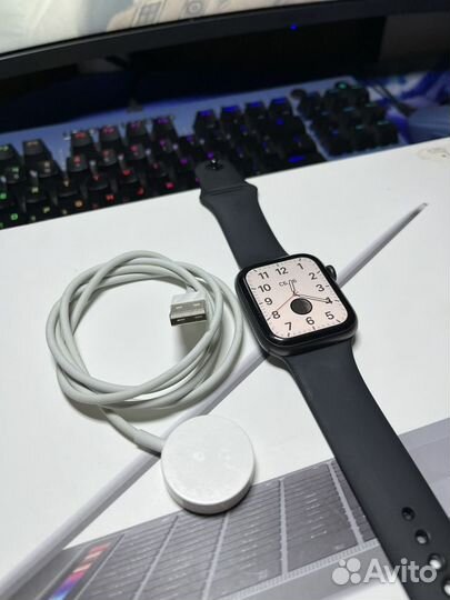 Apple Watch SE 44mm (АКБ 96%)
