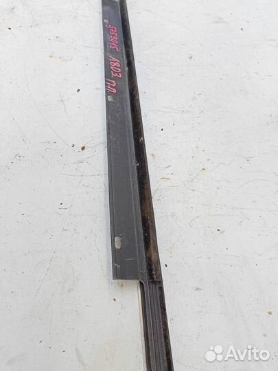 Молдинг двери передней правой