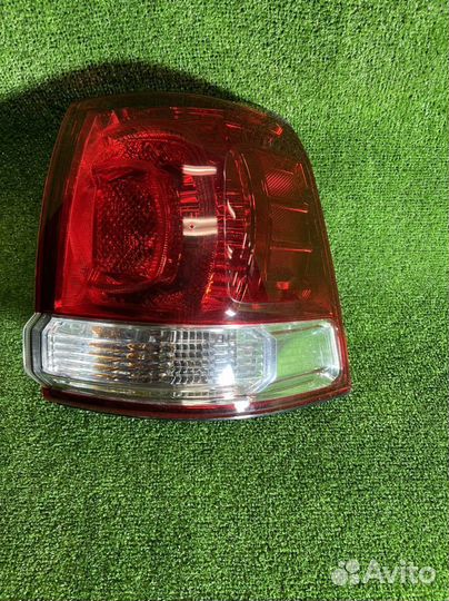 Стоп-сигнал ориг Toyota land Cruiser 200 2012+