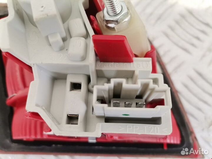 Фонарь крышки багажника правый Audi A3 8P4945094B