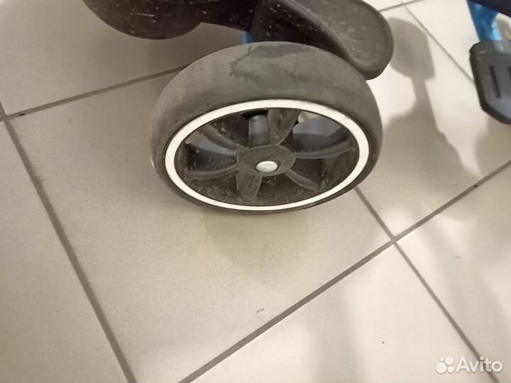 Коляска-велосипед с ручкой