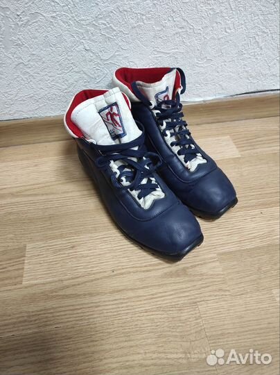 Лыжные ботинки