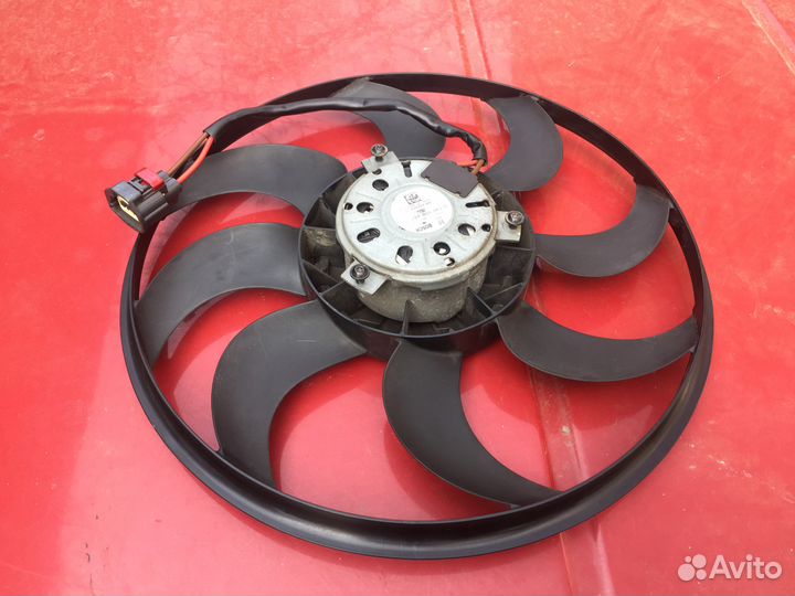 Вентилятор охлаждения Ford Focus 3 (1740023 )