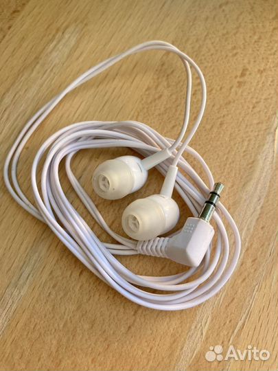 Проводные наушники