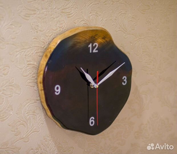 Часы настенные из эпоксидной смолы и дерева