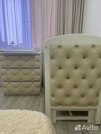 Детская кроватка и пеленальный комод