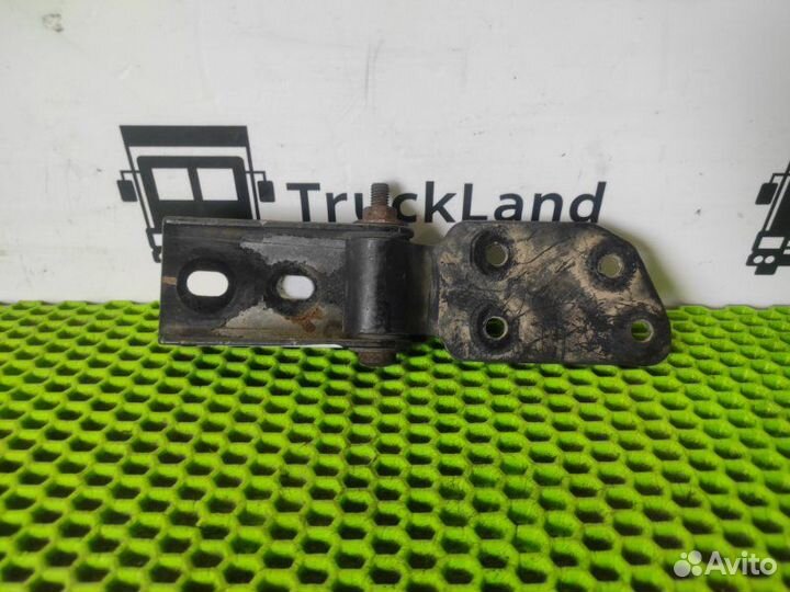 Шарнир спойлера кабины верхнего левый Man Tgx