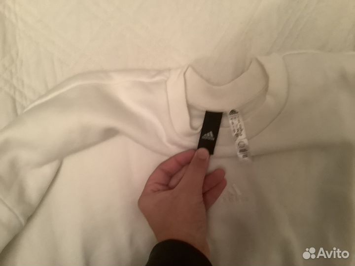 Белый свитшот adidas (ни разу не носился )