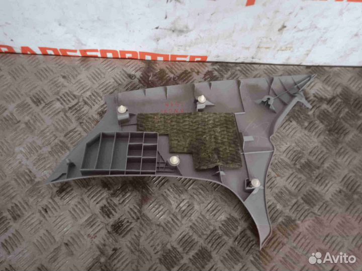 Обшивка задней стойки левая Митсубиши Лансер 9