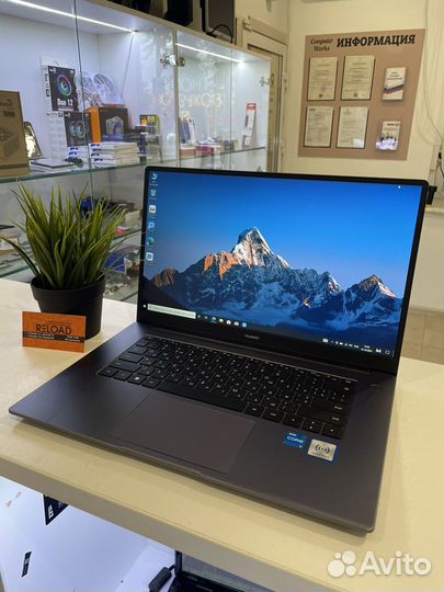 Новый Huawei matebook B3-520