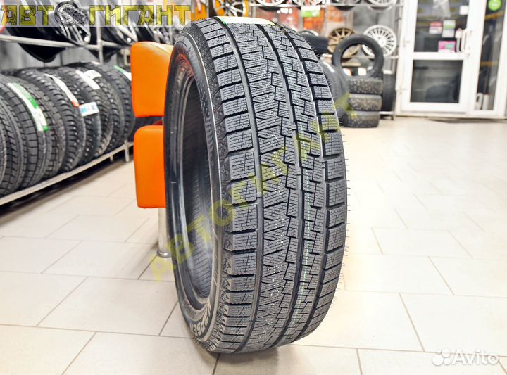 Kapsen SnowShoes AW33 245/40 R18