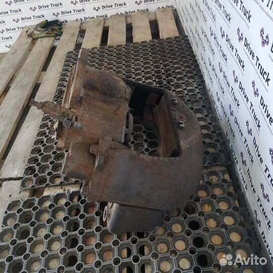 Суппорт тормозной передний правый Renault Magnum