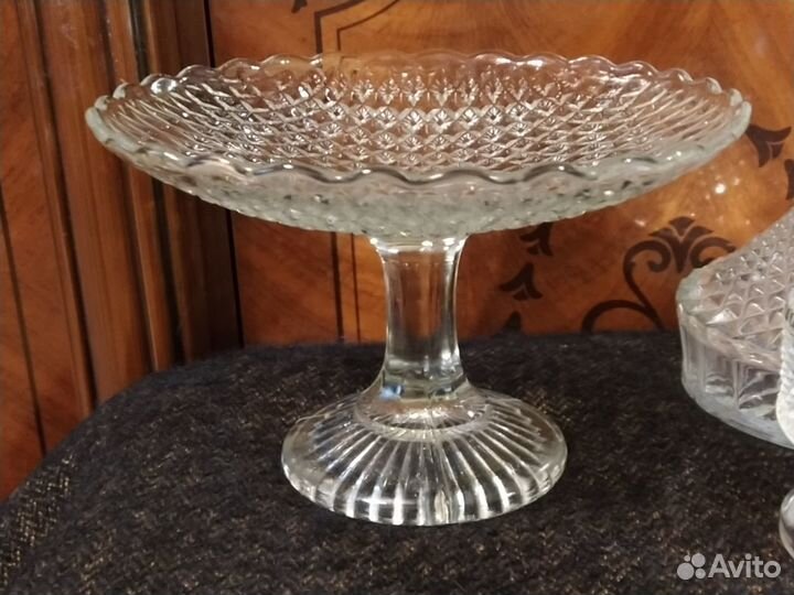 Старинная ваза для фруктов