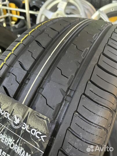 Royal Black Royal Performance 235/45 R18 98W