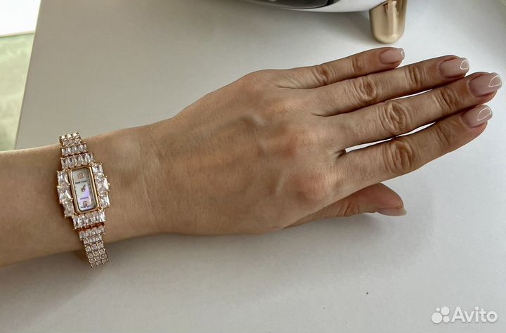 Часы наручные женские