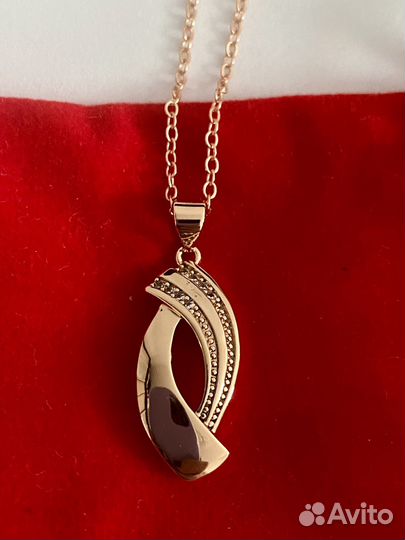 Комплект с позолотой серьги и кулон