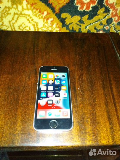 iPhone SE, 32 ГБ