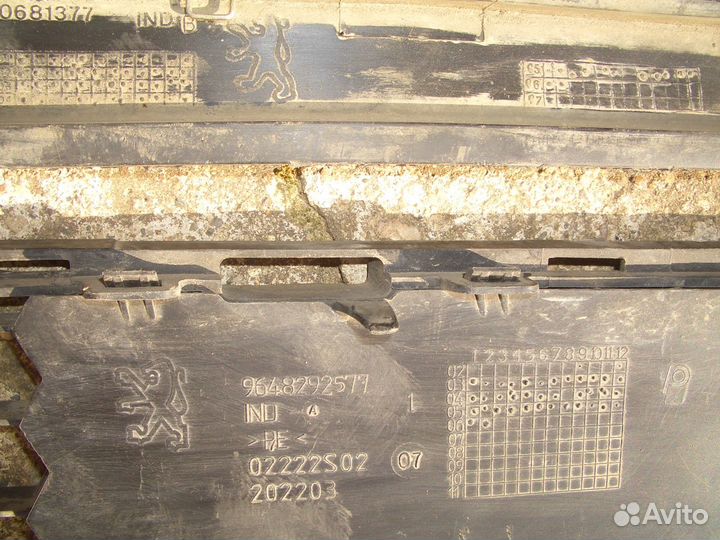 Решётка переднего бампера Пежо 206 с98-12г