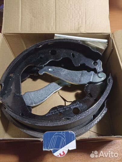 Задние тормозные колодки bosch+рем.комплект