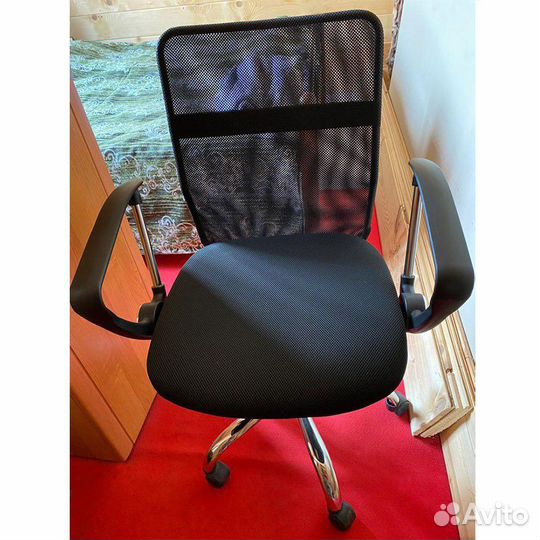 Офисное кресло