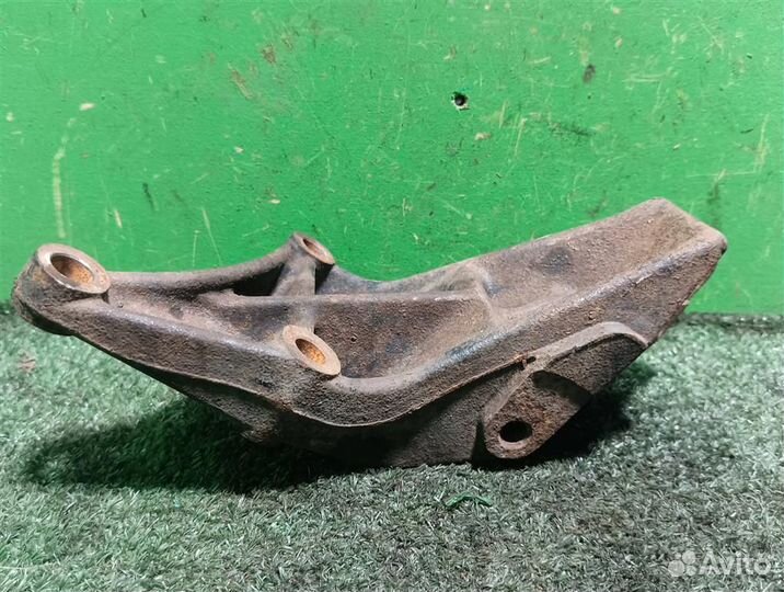 Кронштейн опоры двс левой Suzuki Ignis 2007