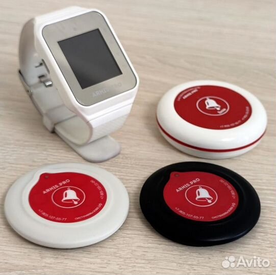 Комплекты вызова персонала: кнопка вызова и часы