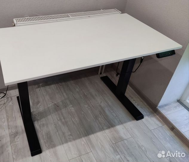 Стол с подъемным механизмом