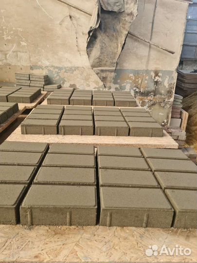 Плитка тротуарная кирпичик 100х200х60см