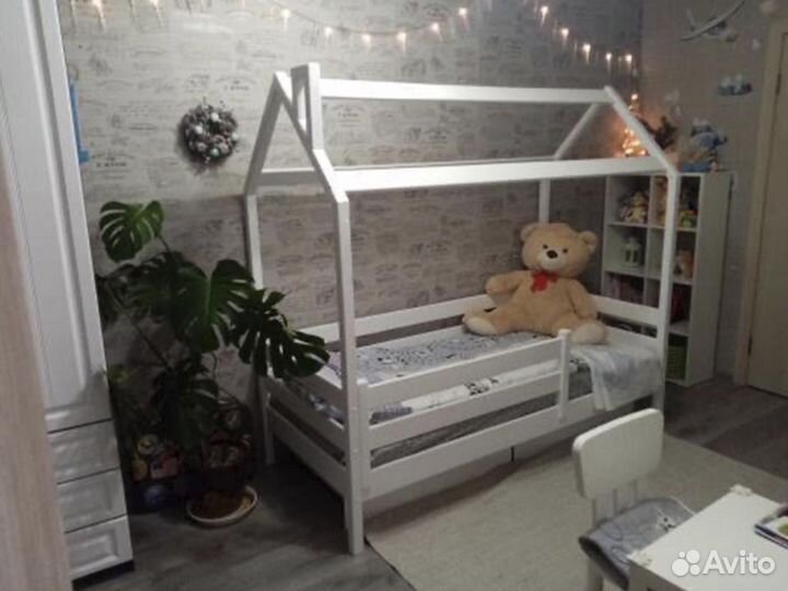 Кровать детская домик белая из массива от 3 лет