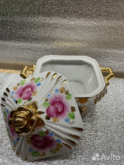 Сахарница, конфетница, шкатулка Гжель
