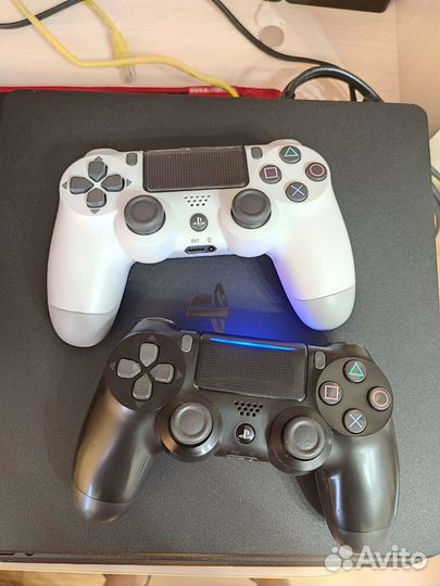 Sony PS4 slim 1TB 2 джойстика и много игр