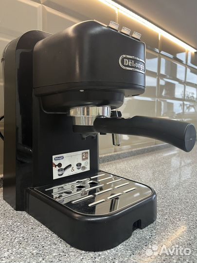 Кофеварка рожковая DeLonghi EC 250.B