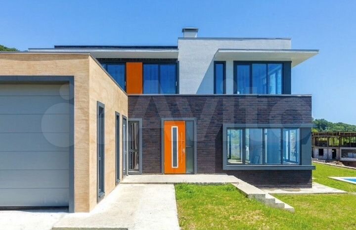 Дом 280 м² на участке 8 сот.