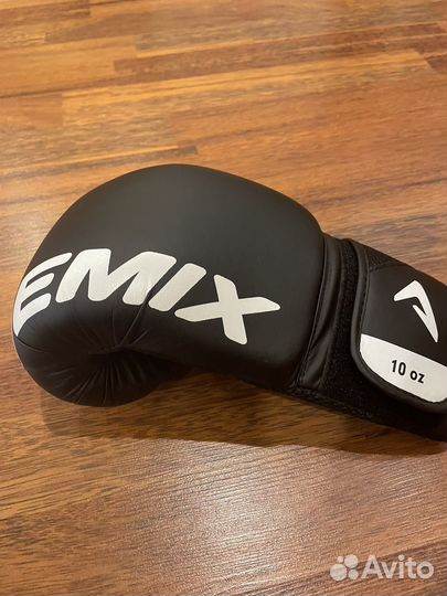 Боксерские перчатки 10 oz demix