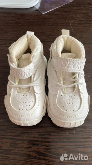 Угги,кросовки,сандали