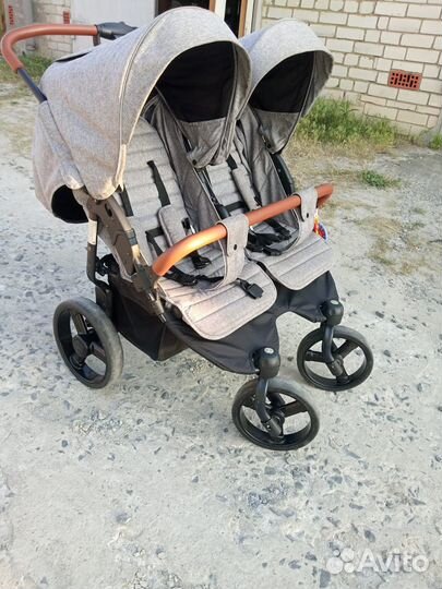 Коляска для двойни