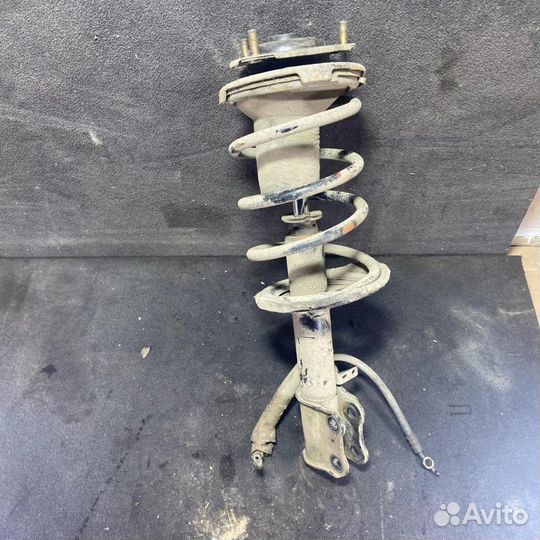 Амортизатор передний правый Toyota Carina 6 (T190)