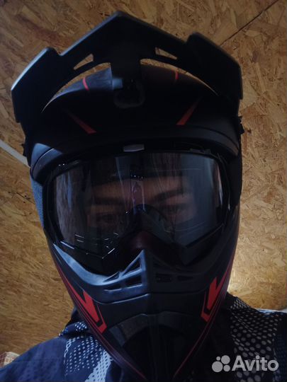 Кроссовый шлем с очками