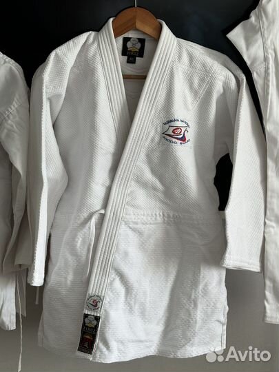 Кимоно для айкидо, перчатки, оружие