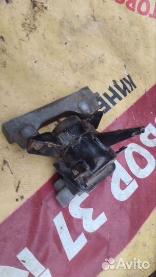 Подушка двигателя Rav 4 30 правая