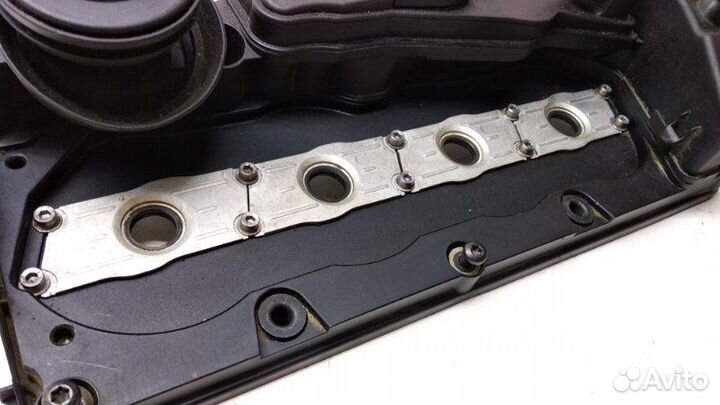 Клапанная крышка Volkswagen Jetta 6 2.0 TDI 2012