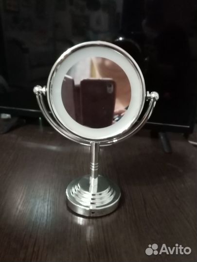 Настольное зеркало с подсветкой для макияжа