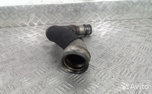 Патрубок интеркулера volkswagen touareg 7L (7UK02W